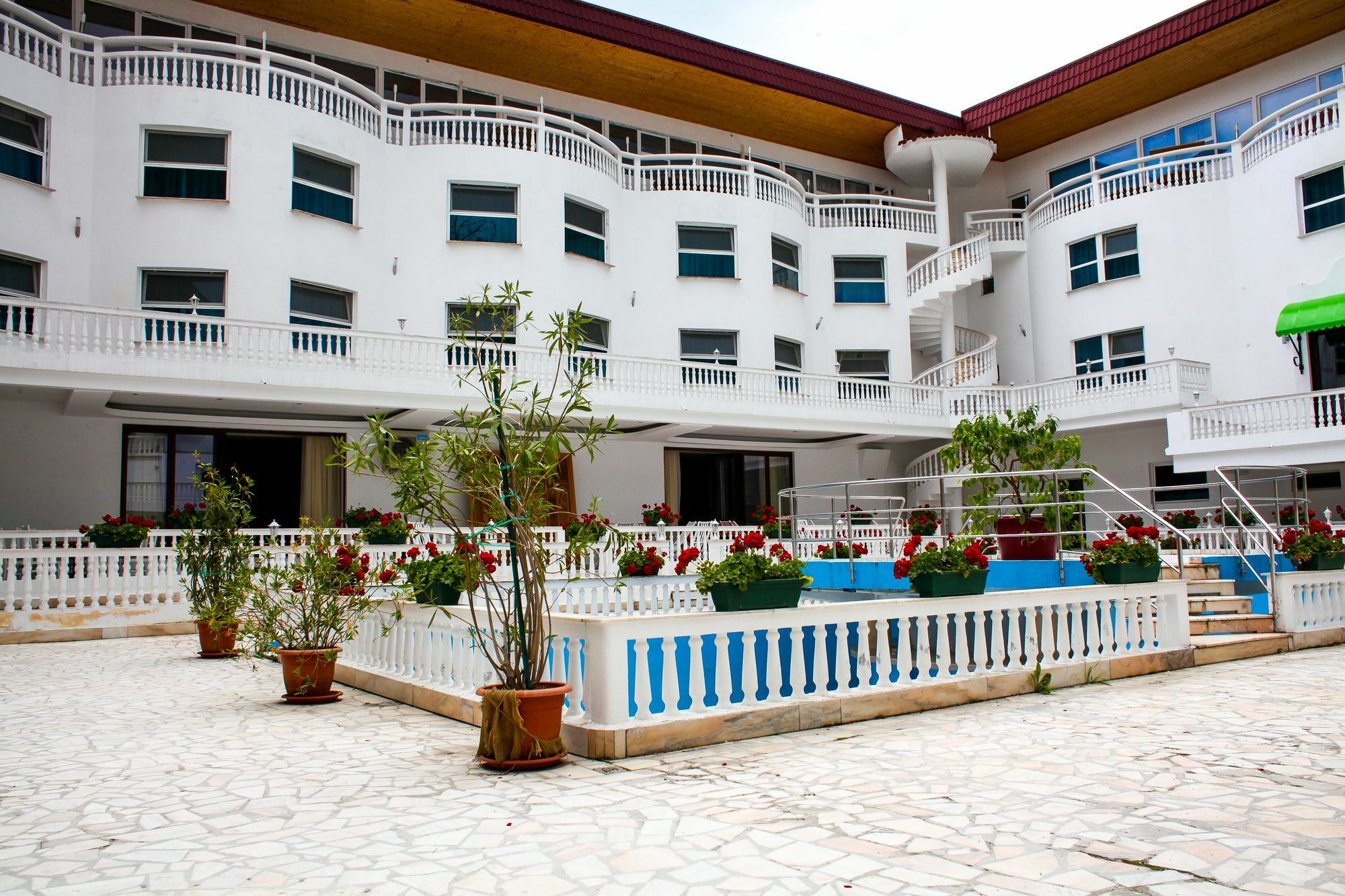 Hotel Cornul Vanatorului Pitesti Bagian luar foto